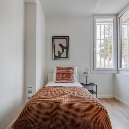 Apartment Blueground Sarria Doorman Newly Renovated Bcn-119 *